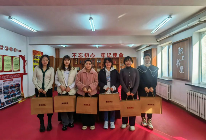 巾幗擔(dān)重任 建功新時代 ——公司工會祝廣大女職工節(jié)日快樂(圖1)