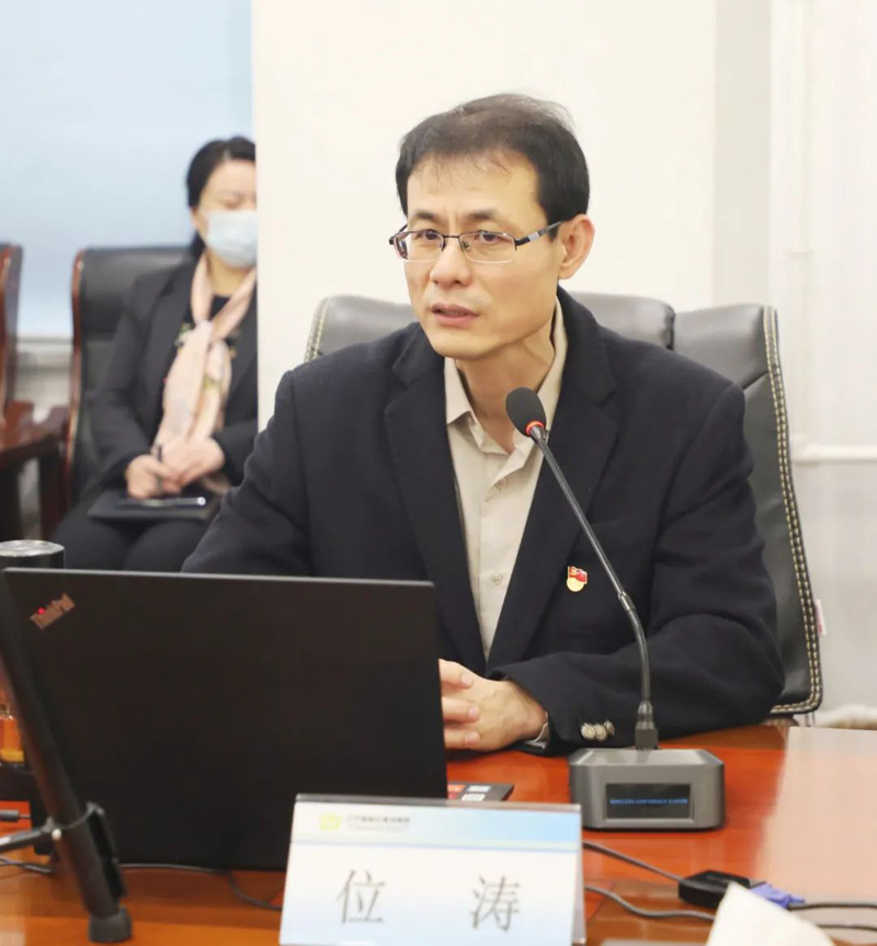 戴長(zhǎng)冰主持召開(kāi)集團(tuán)黨的十九屆六中全會(huì)精神暨省第十三次黨代會(huì)精神宣講報(bào)告會(huì)(圖2) 戴長(zhǎng)冰主持召開(kāi)集團(tuán)黨的十九屆六中全會(huì)精神暨省第十三次黨代會(huì)精神宣講報(bào)告會(huì)(圖2)