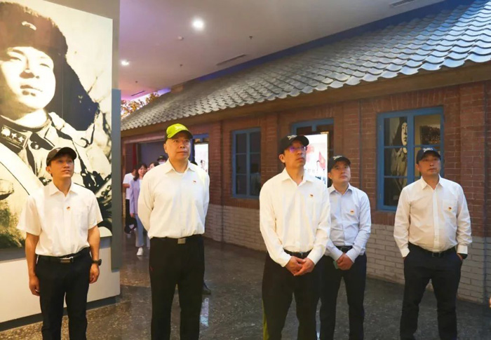 傳承雷鋒精神，弘揚榜樣力量——省建科院組織黨員干部參觀雷鋒紀(jì)念館(圖2)