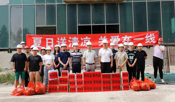 夏日送清涼，關(guān)愛在一線(圖1)